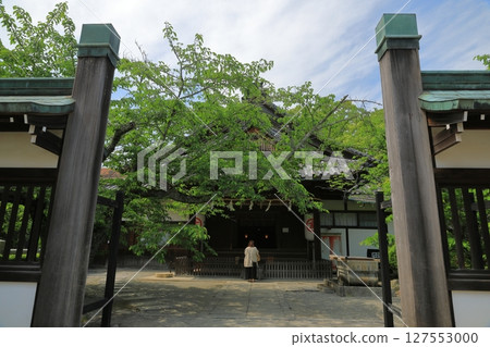 前往金刀比羅神社護身符事務所的信徒 127553000