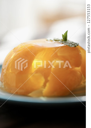 Refreshing jelly with mandarin pulp trapped inside Refreshing jelly with mandarin pulp trapped inside 127553153
