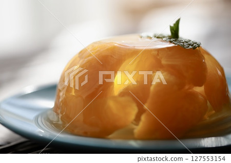 Refreshing jelly with mandarin pulp trapped inside Refreshing jelly with mandarin pulp trapped inside 127553154