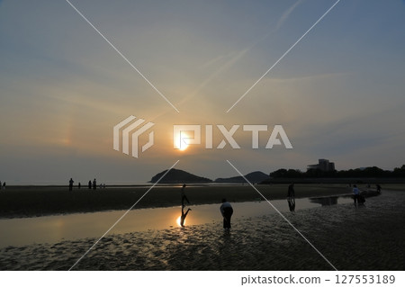 A performer performing in the tide pools at Mitoyo Chichibugahama Beach at dusk A performer performing in the tide pools at Mitoyo Chichibugahama Beach at dusk 127553189