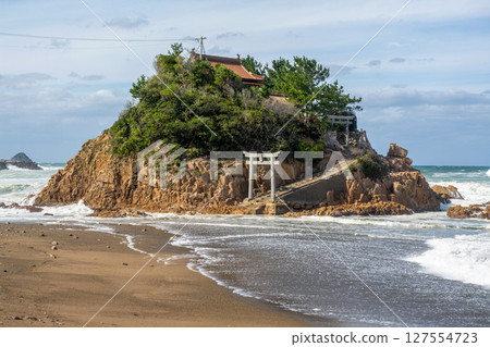 Rough Seas of Kinu Bisu Shrine 127554723