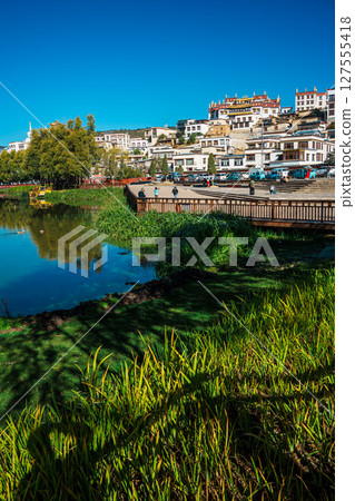 Tranquil Lakeside Scenery with a Tibetan Monastery in Shangri La 127555418