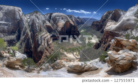 The view from Lookout Point on the Canyon Overlook Trail in Zion National Park, Utah, USA 127555971