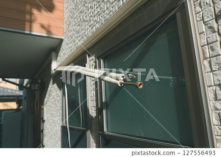Air conditioner installation work - pipe extension Air conditioner installation work - pipe extension 127556493