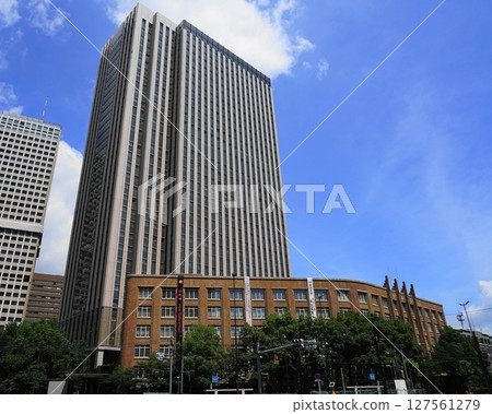 藍天白雲下的摩天大樓 2028年6月 港區文部科學省及聯合政府第7號館東館 藍天白雲下的摩天大樓 2028年6月 港區文部科學省及聯合政府第7號館東館 127561279
