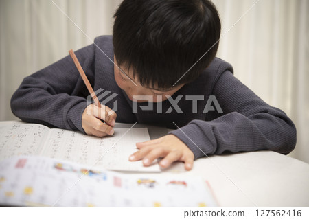 一個孩子 127562416