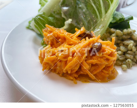 Carrot rapeseed and barley salad 127563055