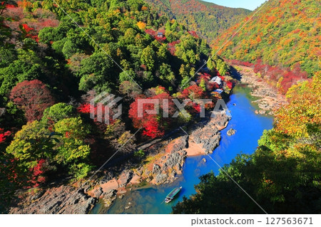 [Kyoto Prefecture] Hozugawa River cruise with clear skies and autumn leaves (Arashiyama, Katsuragawa, Rankyo) 127563671
