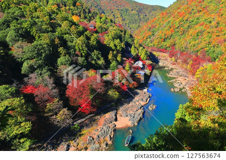 [Kyoto Prefecture] Hozugawa River cruise with clear skies and autumn leaves (Arashiyama, Katsuragawa, Rankyo) 127563674