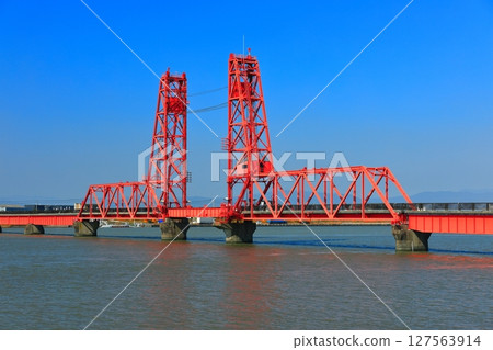 [佐賀縣]晴朗的築後川吊橋 127563914