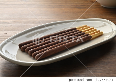 Winter Melt-in-your-mouth Pocky with cocoa finish 127564024