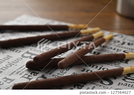 Winter Melt-in-your-mouth Pocky with cocoa finish 127564027