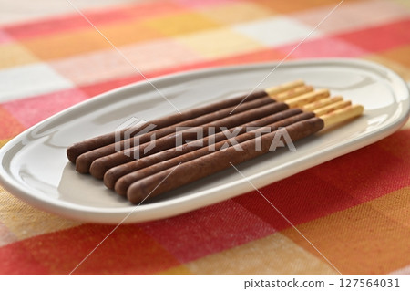 Winter Melt-in-your-mouth Pocky with cocoa finish 127564031