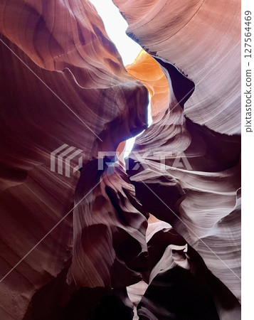 [Arizona] The fantastic rock formations of Antelope Canyon 127564469