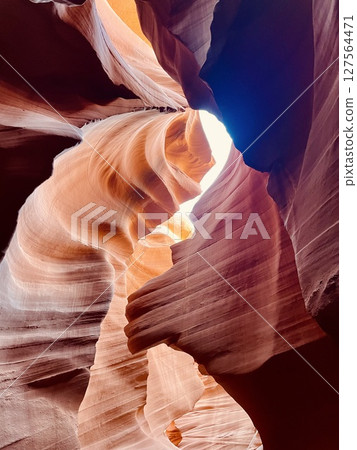[Arizona] The fantastic rock formations of Antelope Canyon 127564471