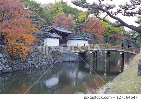 Autumn scenery of Wakayama Castle Otemon Gate Autumn scenery of Wakayama Castle Otemon Gate 127564647