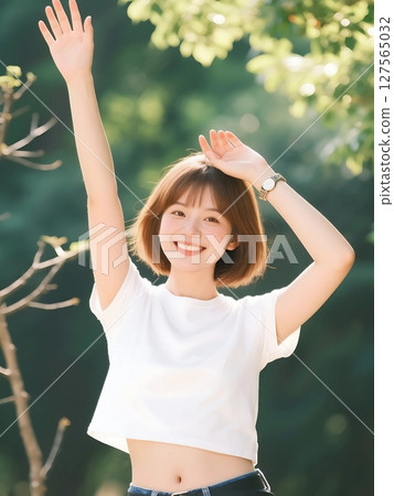 T-shirt model 127565032