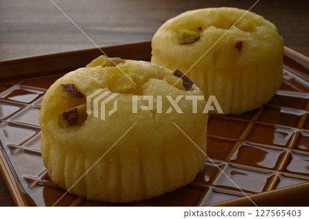 濕潤的蒸地瓜麵包 濕潤的蒸地瓜麵包 127565403