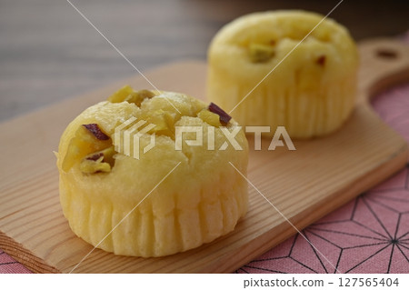 濕潤的蒸地瓜麵包 濕潤的蒸地瓜麵包 127565404