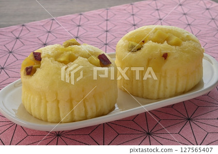 濕潤的蒸地瓜麵包 濕潤的蒸地瓜麵包 127565407