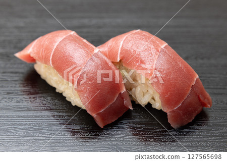 美味的中脂鮪魚握壽司 127565698