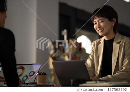 woman working 127568392
