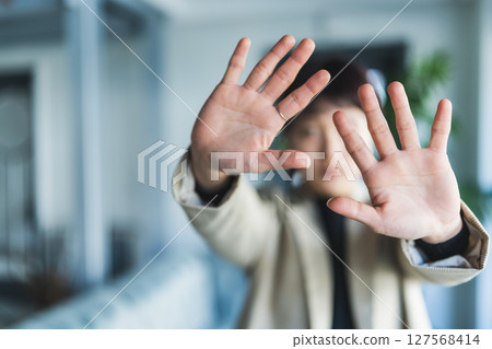 Women and hands 127568414