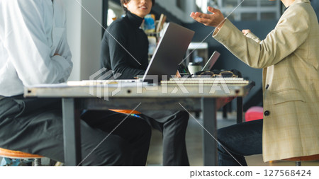 工作的女人 127568424