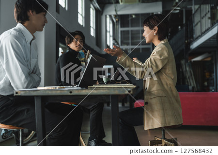 工作的女人 127568432
