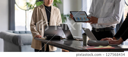 Woman having a meeting 127568434