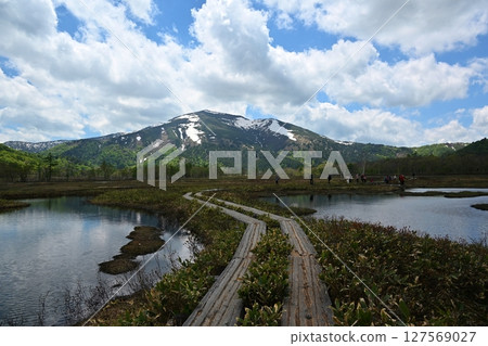 Boardwalks and Mount Shibutsu in Oze, Gunma Boardwalks and Mount Shibutsu in Oze, Gunma 127569027