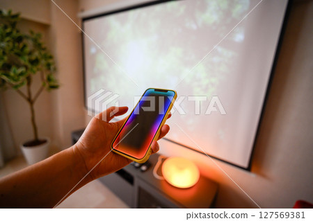 A scene in the room 127569381