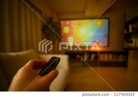 A scene in the room 127569383
