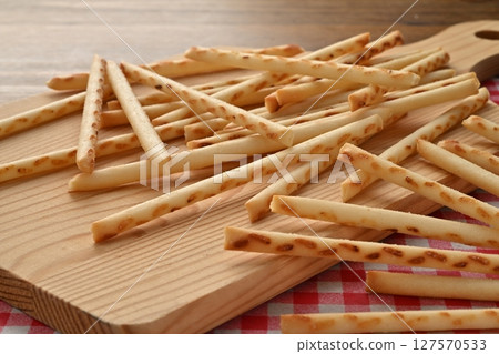 Light potatoes 127570533