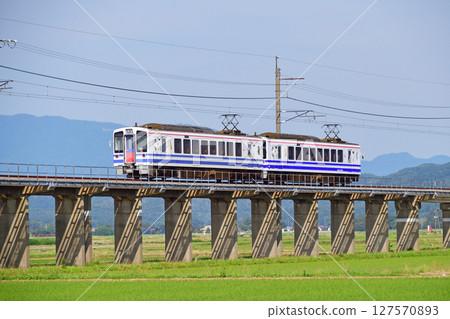 Hokuetsu Express Hokuhoku Line Kubiki - Saigata Hokuetsu Express HK100-7 + HK100-2 127570893