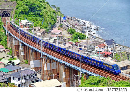 東海道本線早川-nebukawa伊豆急2100 R-5編隊皇家特快 127571253