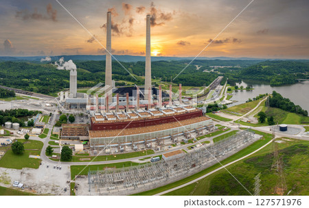 Aerial view of Kingston power plant in Roane County, Tennessee. Major coal-fired power plant producing electricity. Fossil fuel usage for energy production Aerial view of Kingston power plant in Roane County, Tennessee. Major coal-fired power plant producing electricity. Fossil fuel usage for energy production 127571976