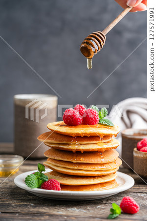 Homemade classic american pancakes Homemade classic american pancakes 127571991