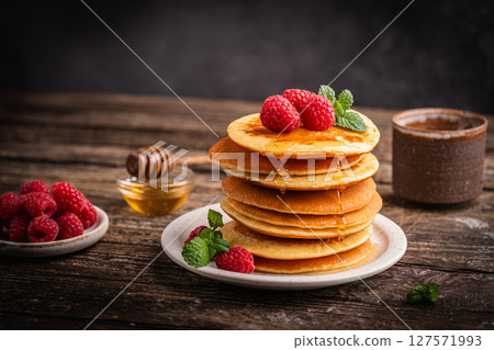 Homemade classic american pancakes 127571993