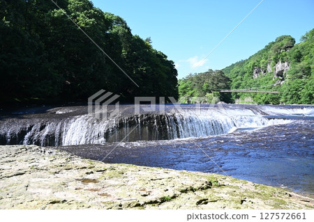 群馬縣初夏的吹割瀑布 127572661