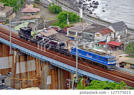 東海道本線 早川-睡川 JR 貨運 EF210-134(新鶴見)+ 志木 801B2 + Yo 8629 東海道本線 早川-睡川 JR 貨運 EF210-134(新鶴見)+ 志木 801B2 + Yo 8629 127573015