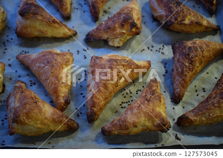 Flaky Triangular Pastries with Sesame Seeds 127573045