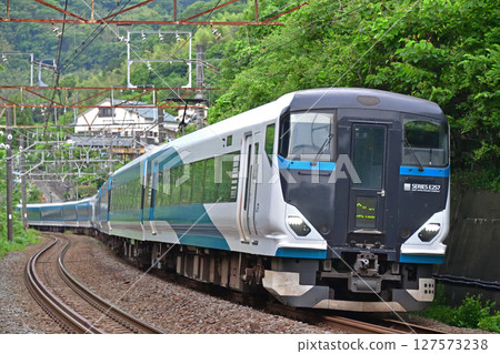 東海道本線、根府川-早川、JR東日本、E257系2500系、NC-34列車（大宮）停止運行 127573238