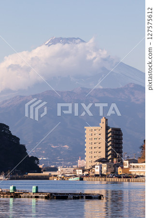 【沼津】傍晚的淡島和富士山 127575612