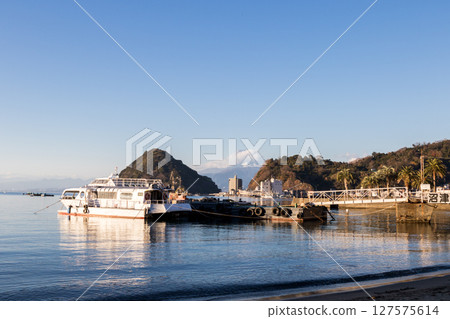 [Numazu] Awashima and Mt. Fuji in the evening 127575614