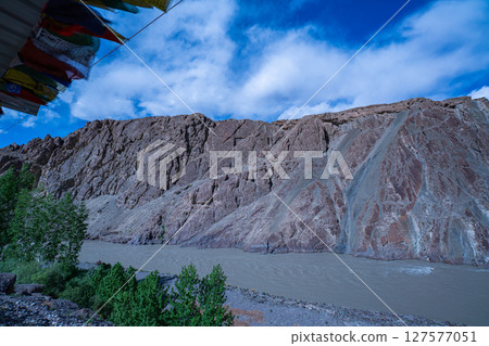 The confluence of the Indus and Zanskar rivers 127577051