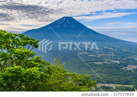 初夏晴空萬裡，富士山的壯麗景色（龍岳瞭望台） 127577634