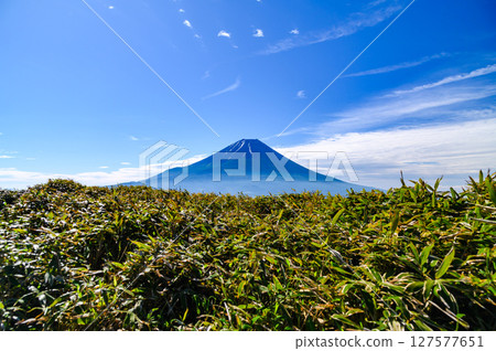 A spectacular view of Mt. Fuji from the summit of Ryugatake in early summer A spectacular view of Mt. Fuji from the summit of Ryugatake in early summer 127577651