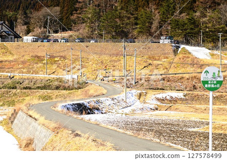 路邊站「遠之風之丘」附近的鐵路道口 127578499