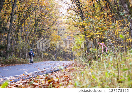 沿著紅葉路騎行的景象（恩原湖周邊） 127578535